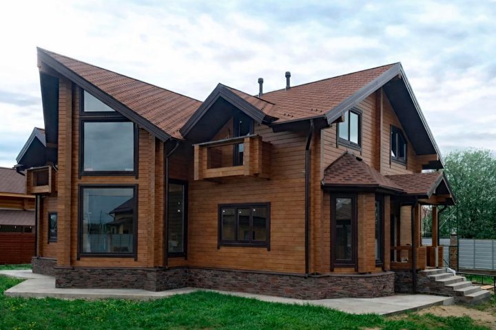 дом с баней из клееного бруса по проекту Янтарный